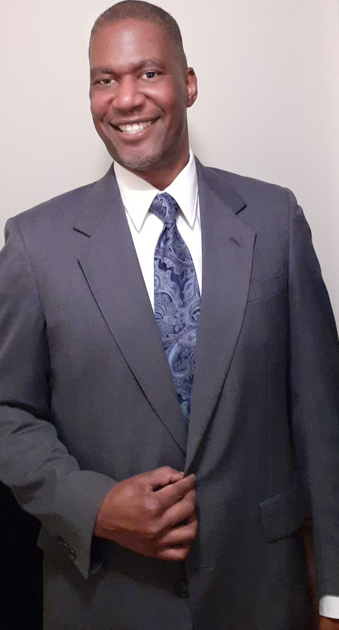 Smiling man in a suit and tie.